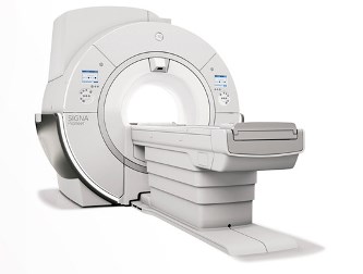 GE.Signa.Pioneer-70cm.MRI.System.Picture-2